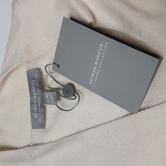 NEW Neiman Marcus Cashmere Sweater Oversized V-Neck White Cream L-XL - Picture 13 of 16